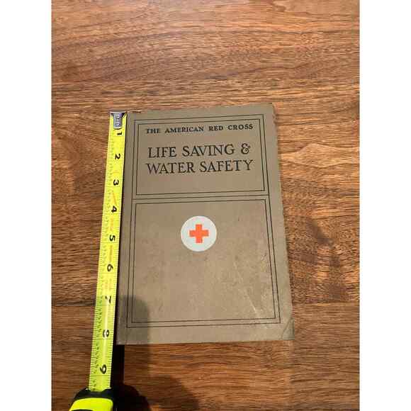 Vintage Red Cross Bokk Life Saving & Water Safety 1971 - Picture 4 of 7